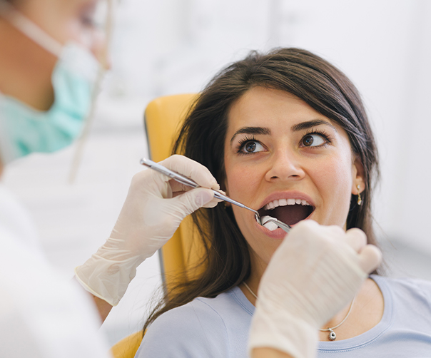 Woman having wisdom tooth extracted